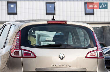 Минивэн Renault Scenic 2011 в 