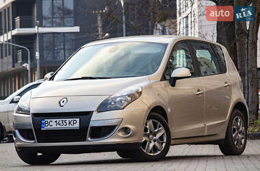 Минивэн Renault Scenic 2011 в 