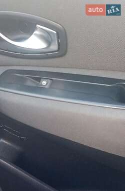 Минивэн Renault Scenic 2010 в 