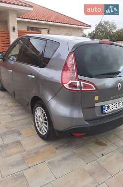 Минивэн Renault Scenic 2009 в 