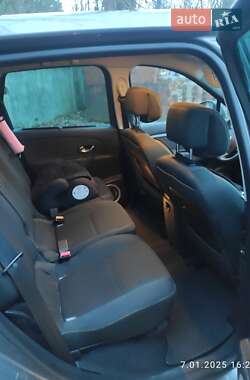 Минивэн Renault Scenic 2009 в 