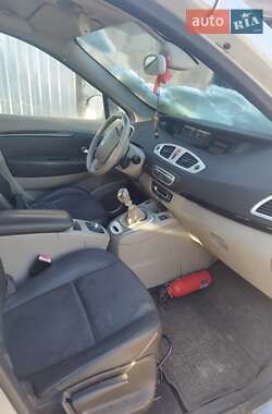 Минивэн Renault Scenic 2010 в 
