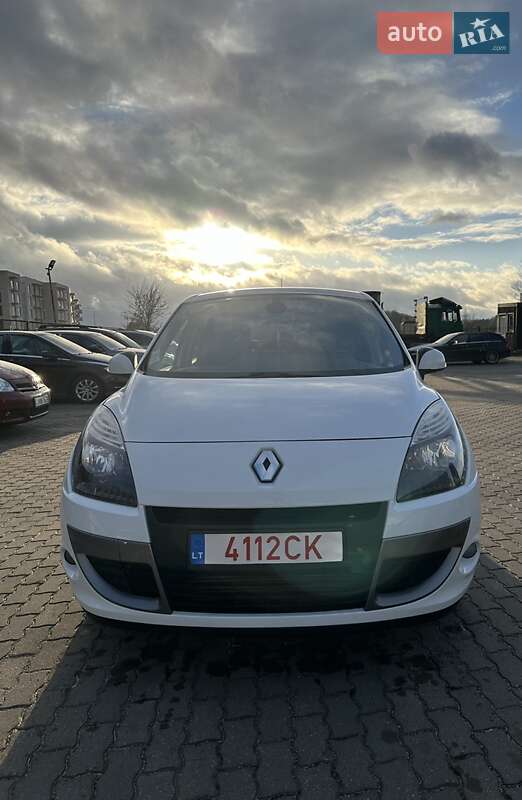 Мінівен Renault Scenic 2011 в Бучі
