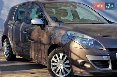 Минивэн Renault Scenic 2010 в 
