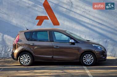 Минивэн Renault Scenic 2010 в 