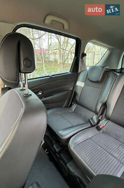 Минивэн Renault Scenic 2013 в 