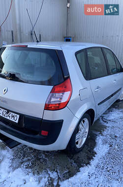 Минивэн Renault Scenic 2004 в 