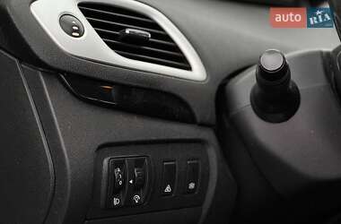 Минивэн Renault Scenic 2013 в 