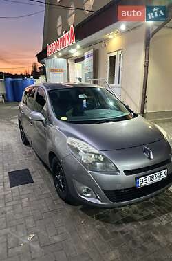 Минивэн Renault Scenic 2011 в 