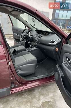 Минивэн Renault Scenic 2013 в 