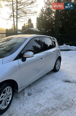 Минивэн Renault Scenic 2012 в 