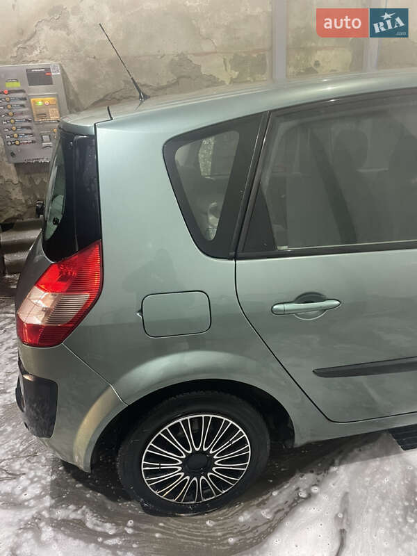 Минивэн Renault Scenic 2006 в Вижнице