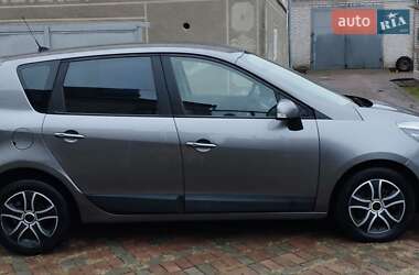 Минивэн Renault Scenic 2013 в 
