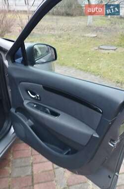 Минивэн Renault Scenic 2013 в 