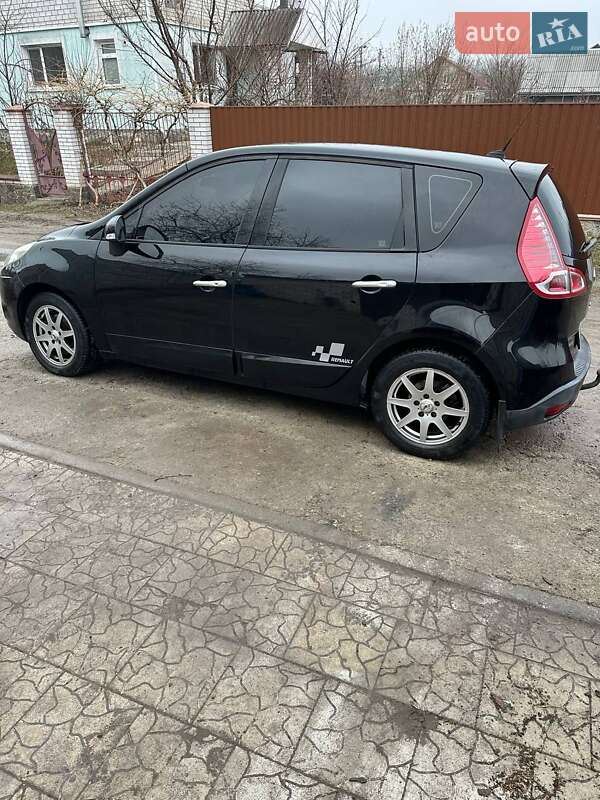 Минивэн Renault Scenic 2010 в 