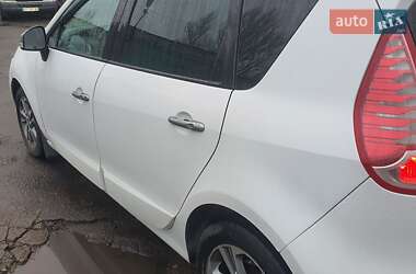 Минивэн Renault Scenic 2011 в 