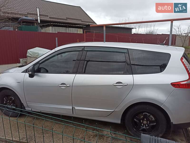 Минивэн Renault Scenic 2011 в Мироновке