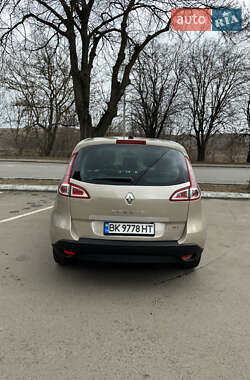 Минивэн Renault Scenic 2010 в Ровно