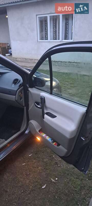 Минивэн Renault Scenic 2004 в Толстом