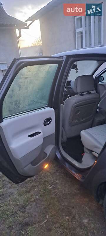 Минивэн Renault Scenic 2004 в Толстом