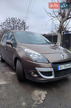 Минивэн Renault Scenic 2010 в 