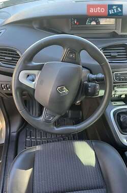 Минивэн Renault Scenic 2011 в 