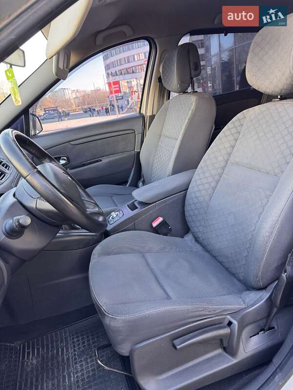 Минивэн Renault Scenic 2010 в Ивано-Франковске