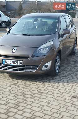 Минивэн Renault Scenic 2011 в 