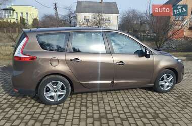 Минивэн Renault Scenic 2011 в 
