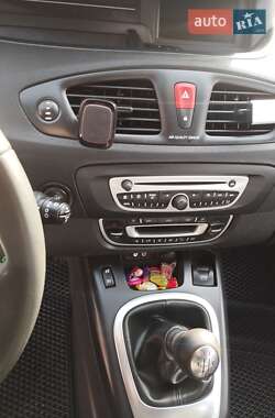 Минивэн Renault Scenic 2011 в 
