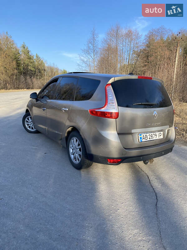Минивэн Renault Scenic 2010 в 