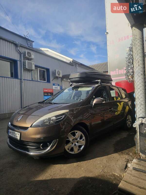 Минивэн Renault Scenic 2012 в 