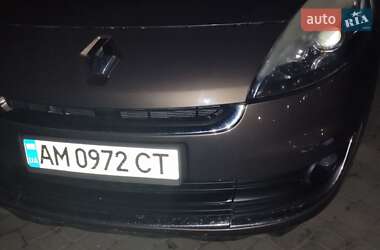 Минивэн Renault Scenic 2012 в 