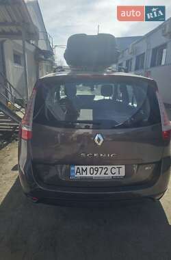 Минивэн Renault Scenic 2012 в 