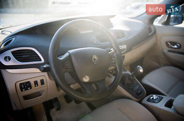 Минивэн Renault Scenic 2010 в 