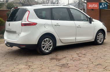 Минивэн Renault Scenic 2015 в 