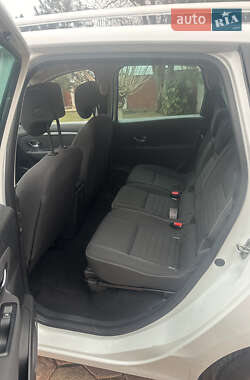 Минивэн Renault Scenic 2015 в 