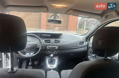 Минивэн Renault Scenic 2015 в 