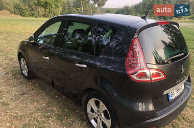 Минивэн Renault Scenic 2011 в 