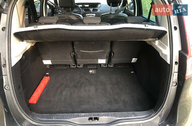 Минивэн Renault Scenic 2011 в 