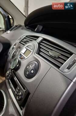Минивэн Renault Scenic 2004 в 