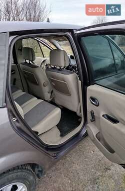 Минивэн Renault Scenic 2004 в 