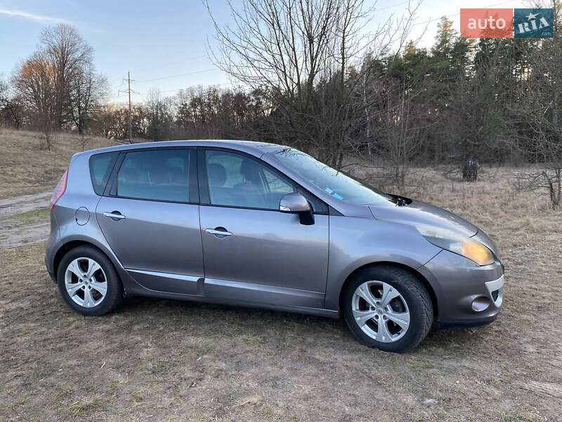 Минивэн Renault Scenic 2010 в 
