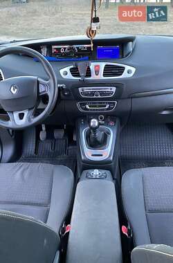 Минивэн Renault Scenic 2010 в 