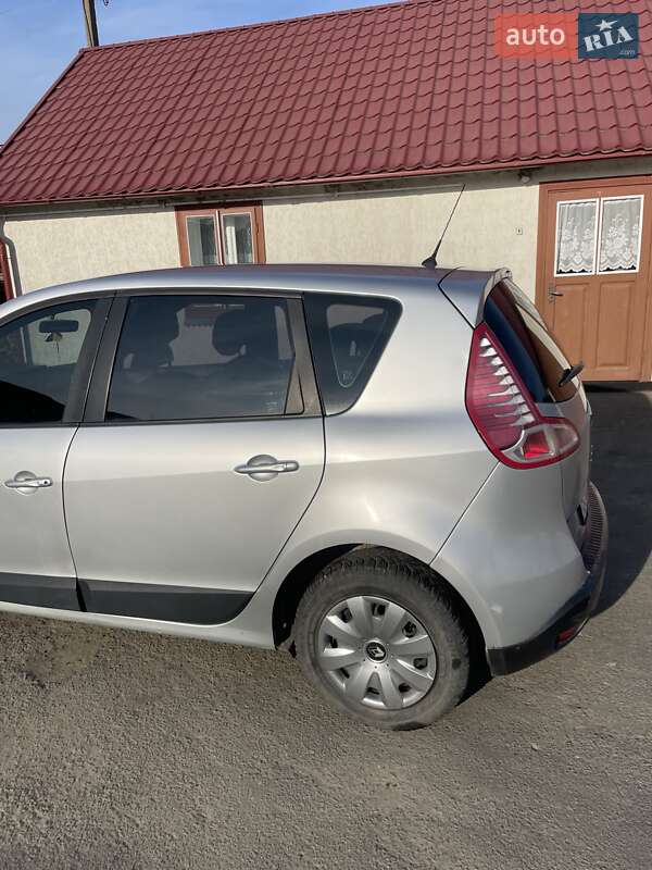 Минивэн Renault Scenic 2011 в Каменке-Бугской