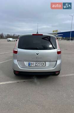 Минивэн Renault Scenic 2010 в 