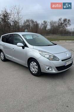 Минивэн Renault Scenic 2010 в 