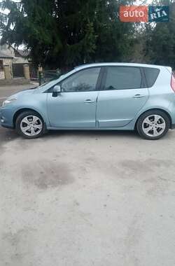 Минивэн Renault Scenic 2010 в 
