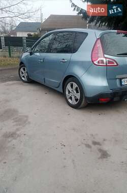 Минивэн Renault Scenic 2010 в 