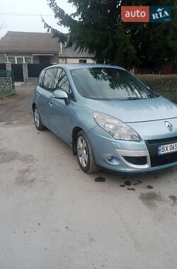 Минивэн Renault Scenic 2010 в 